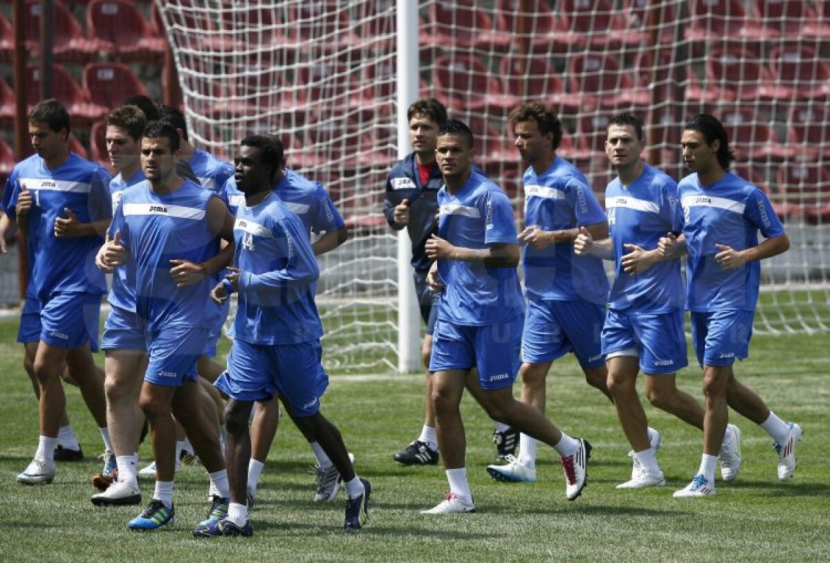 FOTO Costa, la primul antrenament. Clujenii învaţă lecţia umilinţei: ”Să vorbim mai puţin şi să jucăm fotbal!”
