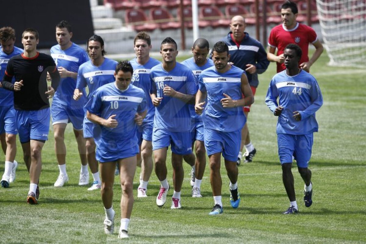 FOTO Costa, la primul antrenament. Clujenii învaţă lecţia umilinţei: ”Să vorbim mai puţin şi să jucăm fotbal!”