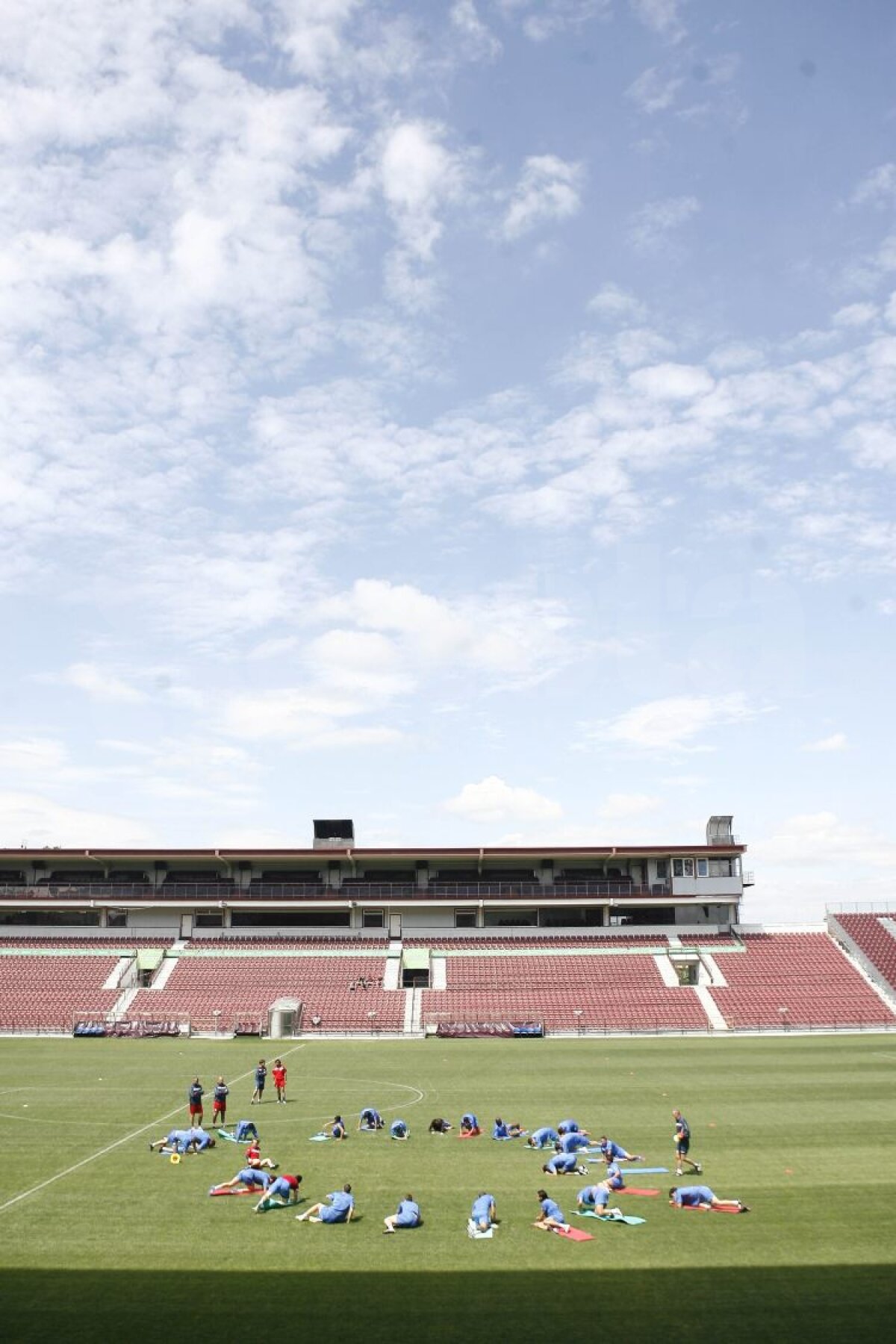 FOTO Costa, la primul antrenament. Clujenii învaţă lecţia umilinţei: ”Să vorbim mai puţin şi să jucăm fotbal!”