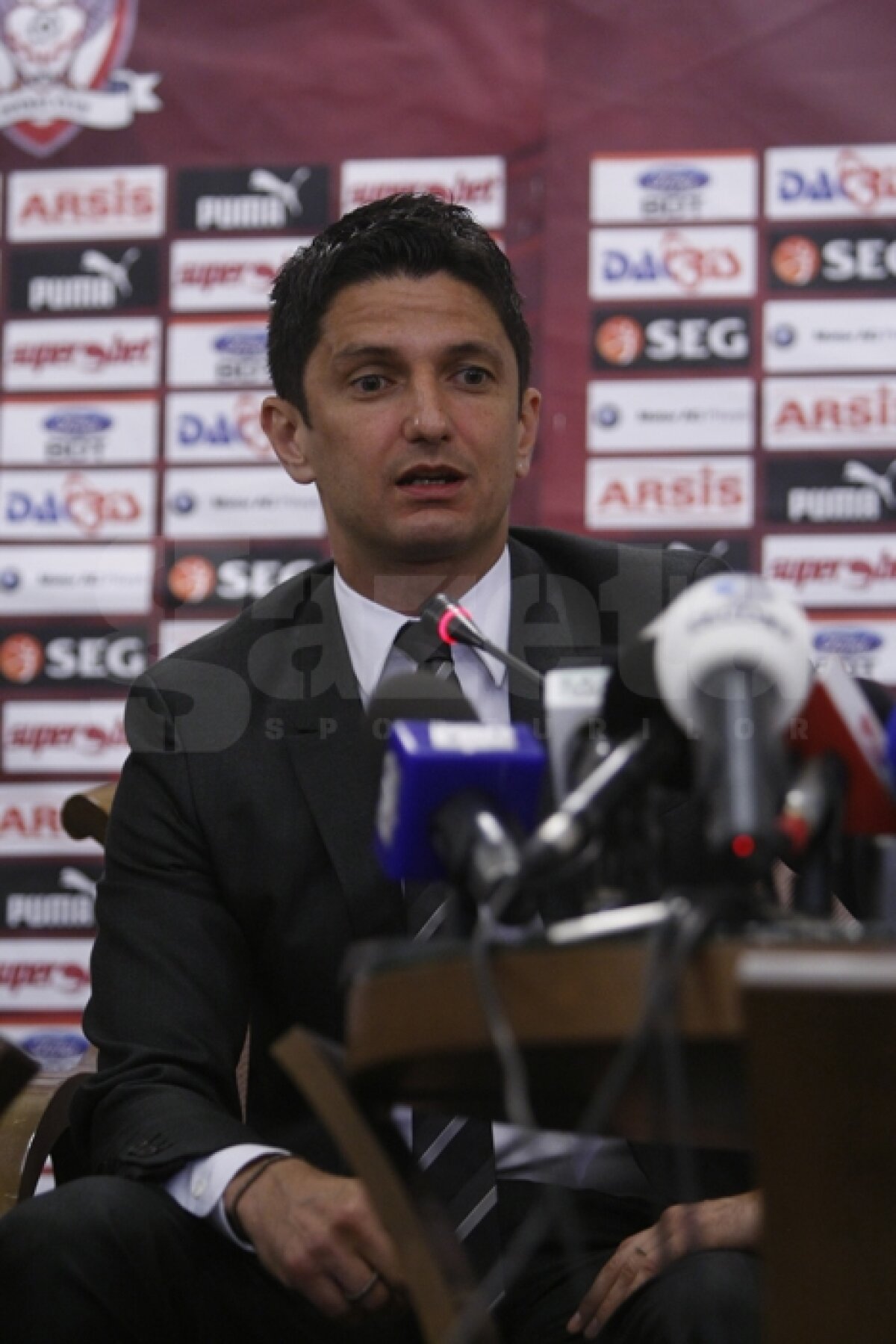 Răzvan nu se îmbată cu apă rece: "La început, lucrurile sînt mereu roz"