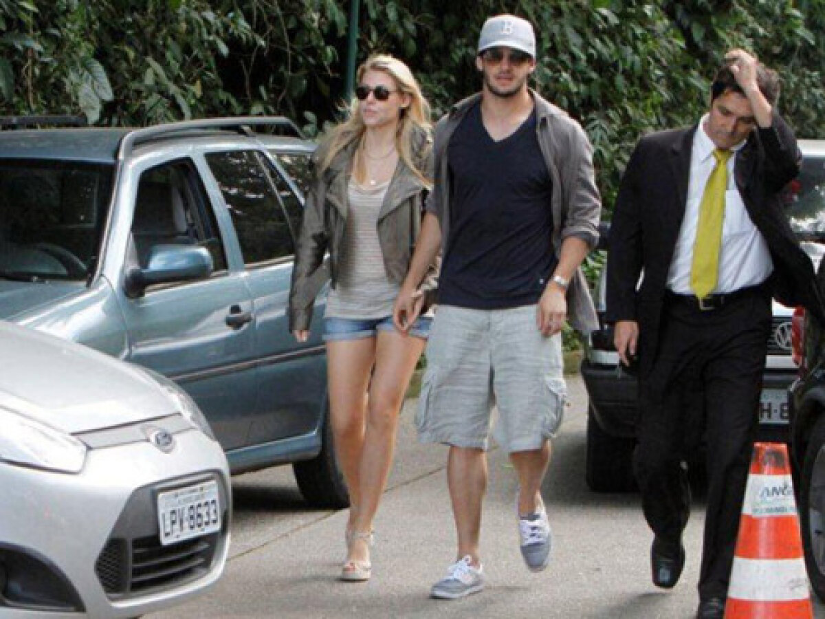 GALERIE FOTO » Pato şi fiica lui Berlusconi se relaxează în vacanţă la Rio