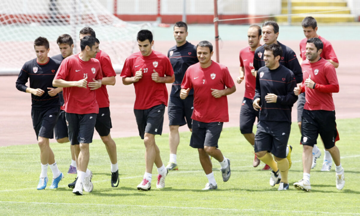 GALERIE FOTO » Dinamo s-a reunit azi, iată programul "cîinilor" şi amicalele verii!