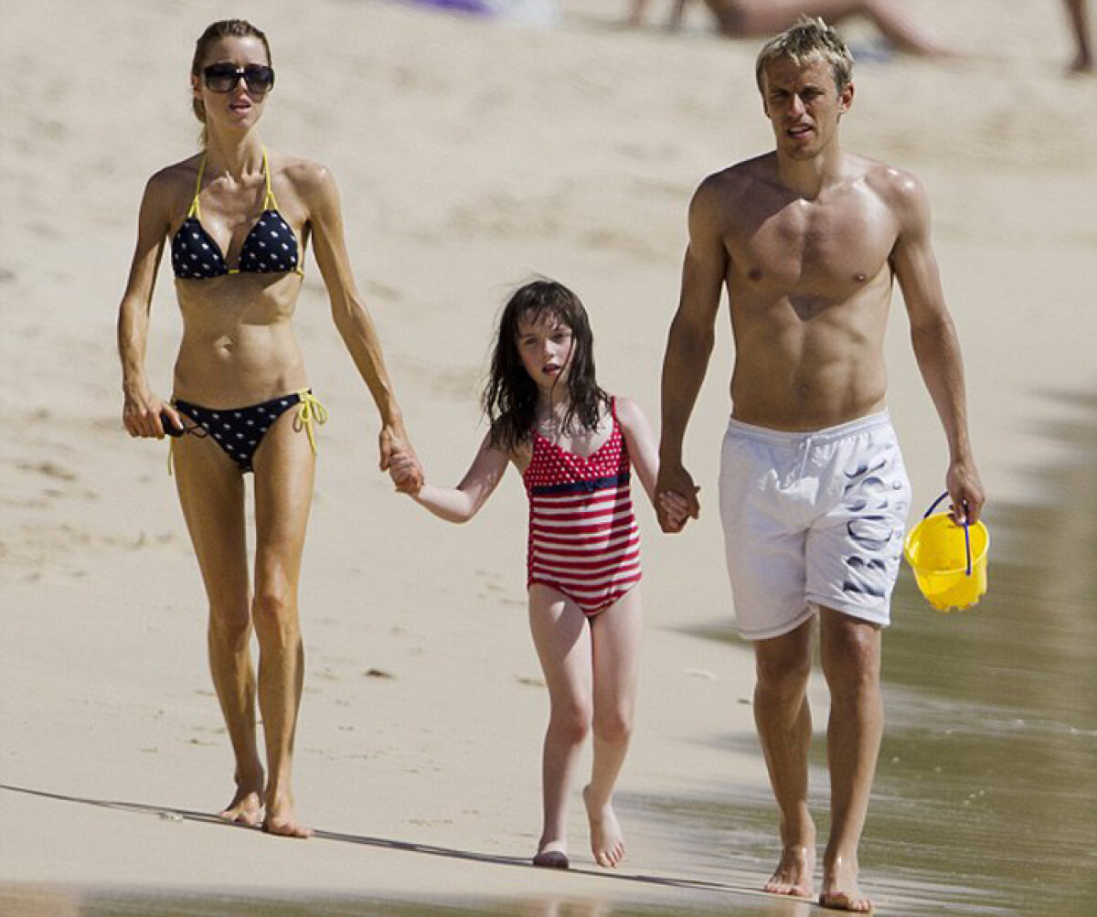 GALERIE FOTO Soţia lui Phil Neville, prea slabă!