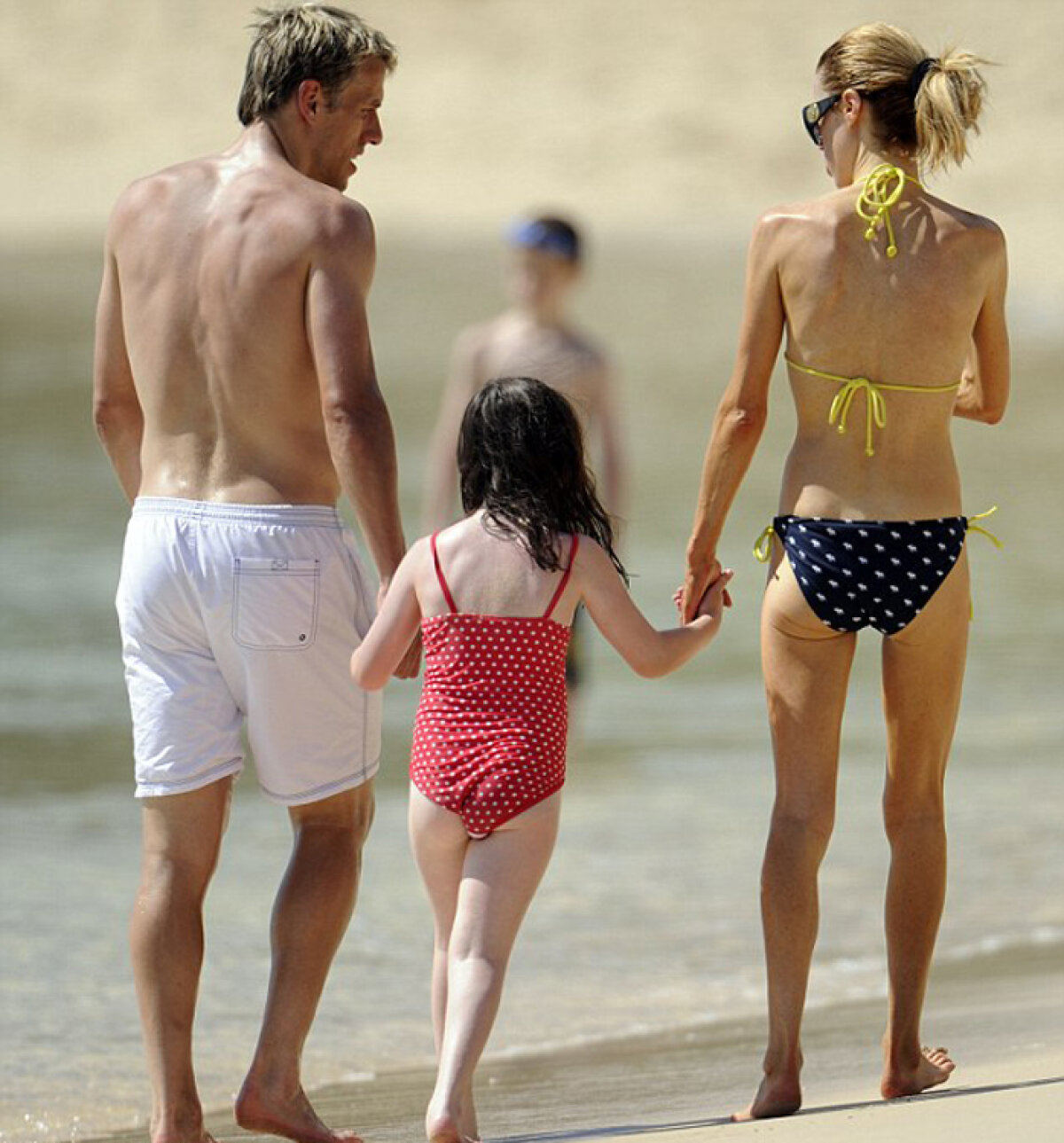 GALERIE FOTO Soţia lui Phil Neville, prea slabă!