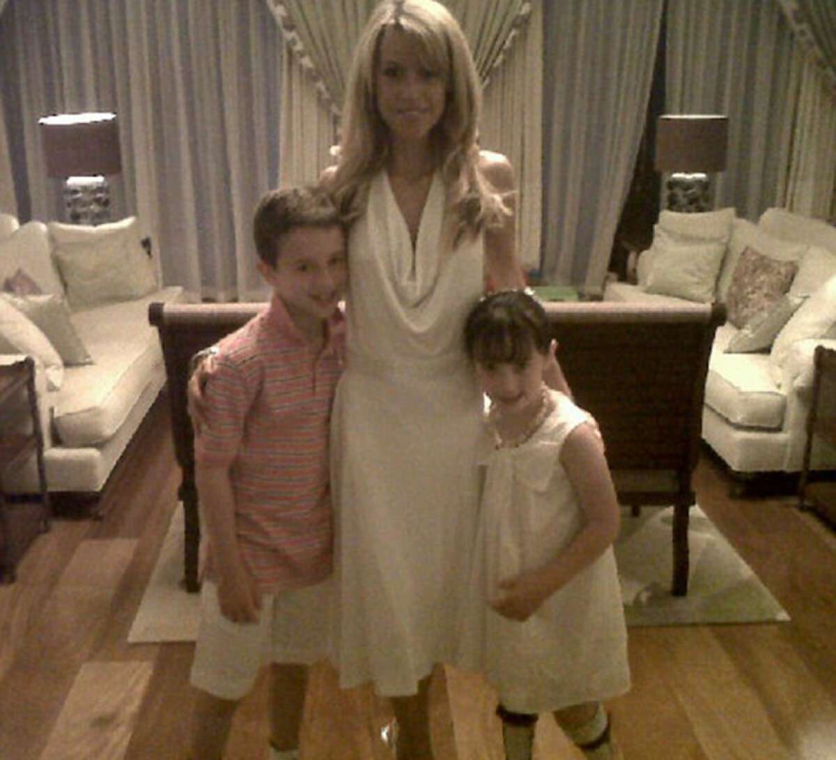 GALERIE FOTO Soţia lui Phil Neville, prea slabă!