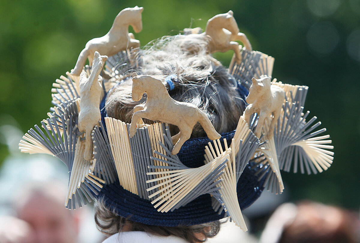 Pălării şi cai » Cîteva imagini senzaţionale din Regatul Unit