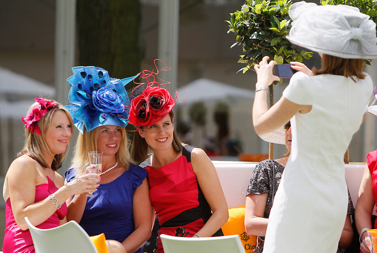 Pălării şi cai » Cîteva imagini senzaţionale din Regatul Unit