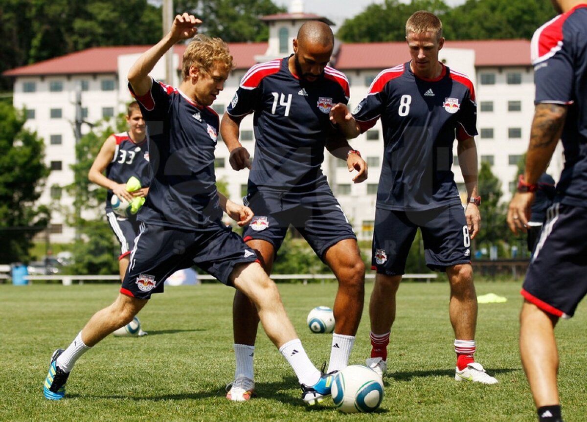 Sebastian Vettel a lăsat Formula 1 pentru fotbal şi s-a antrenat alături de Thierry Henry