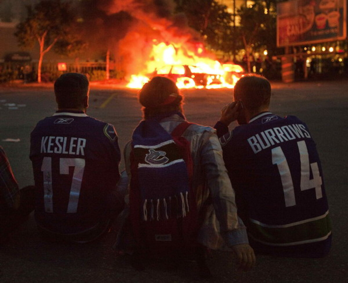 FOTO / Revoltă în Canada după ce Vancouver Canucks a pierdut Cupa Stanley