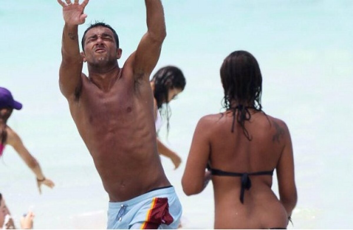 GALERIE FOTO Sara Tommasi, ex iubita lui Ronaldinho, s-a relaxat cu Quagliarella pe plaja din Miami