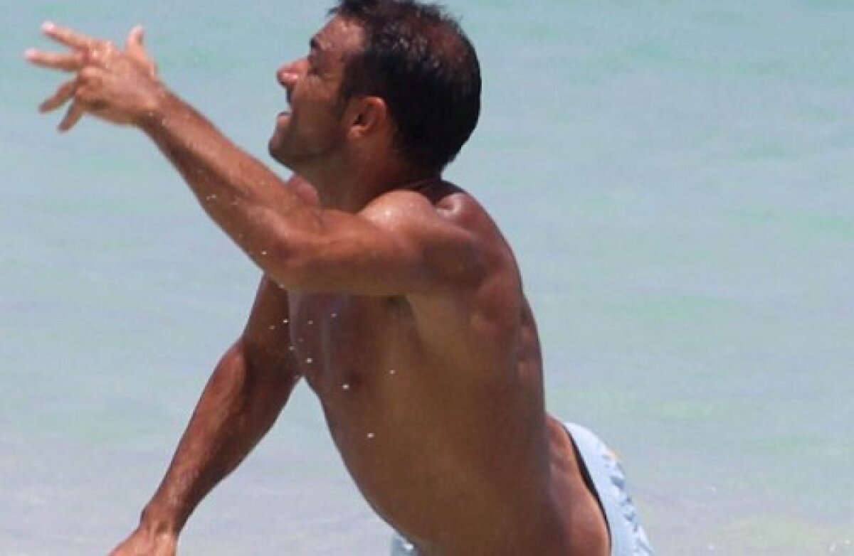 GALERIE FOTO Sara Tommasi, ex iubita lui Ronaldinho, s-a relaxat cu Quagliarella pe plaja din Miami