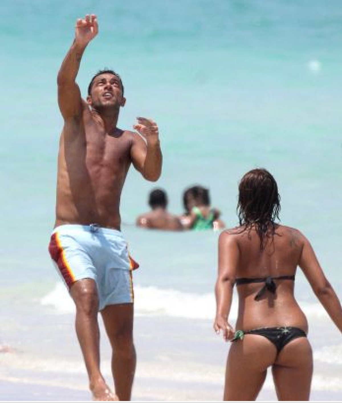 GALERIE FOTO Sara Tommasi, ex iubita lui Ronaldinho, s-a relaxat cu Quagliarella pe plaja din Miami