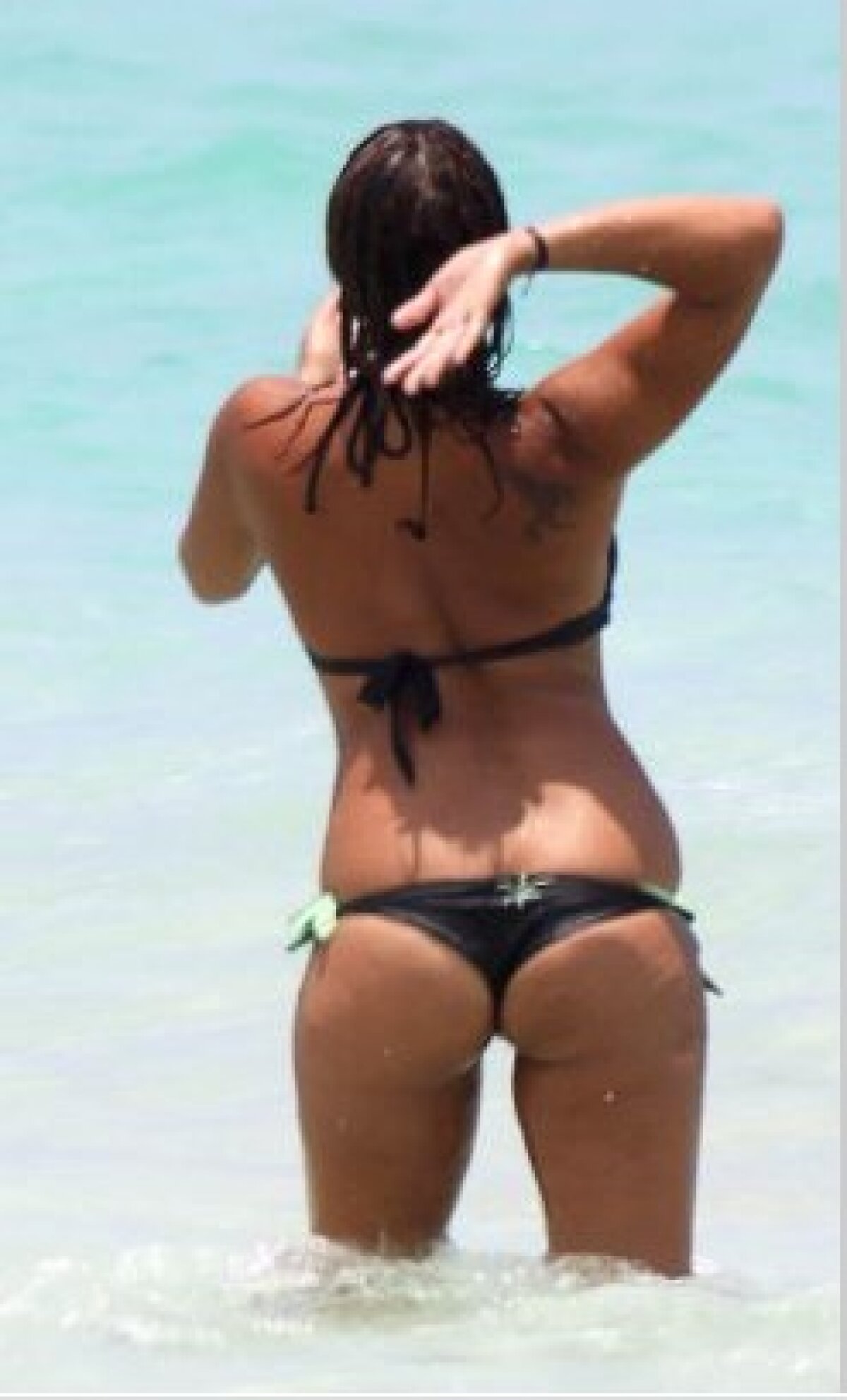 GALERIE FOTO Sara Tommasi, ex iubita lui Ronaldinho, s-a relaxat cu Quagliarella pe plaja din Miami