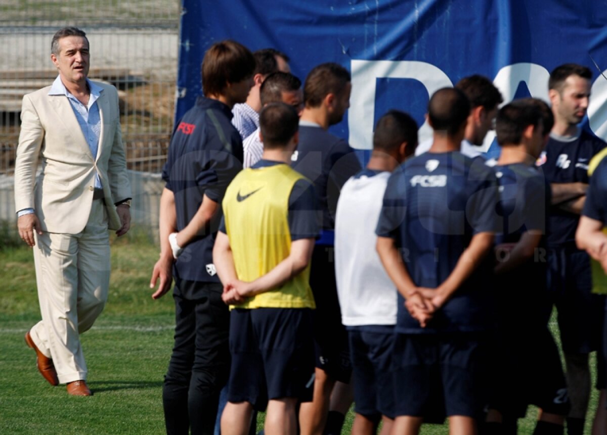 FOTO Becali a vizitat echipa la primul antrenament la Mogoşoaia: ”Doamne, ajută să cîştigăm tot!”