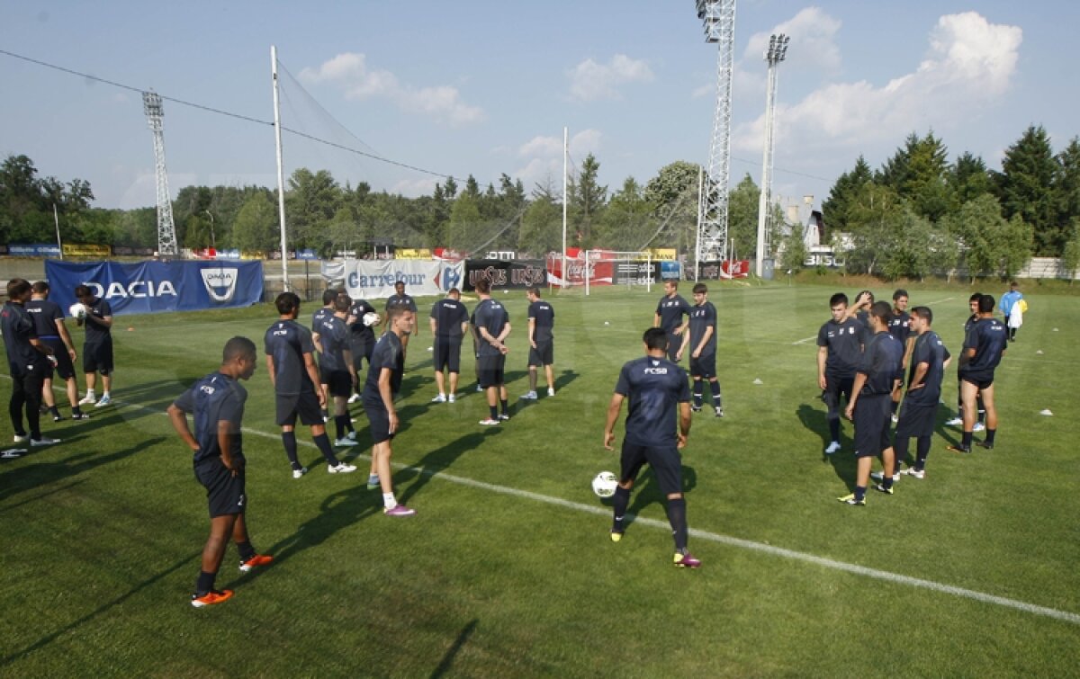 FOTO Becali a vizitat echipa la primul antrenament la Mogoşoaia: ”Doamne, ajută să cîştigăm tot!”