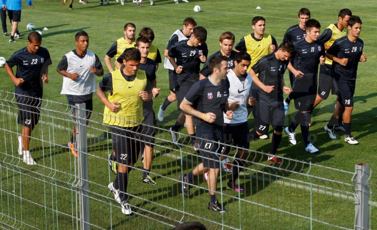 FOTO Becali a vizitat echipa la primul antrenament la Mogoşoaia: ”Doamne, ajută să cîştigăm tot!”