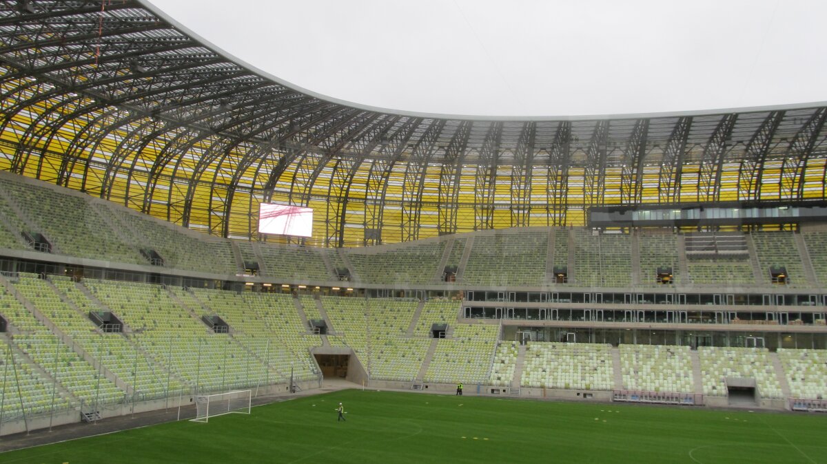 FOTO GSP vă prezintă al patrulea stadion polonez Elite pentru Euro 2012 » Bolul de chihlimbar