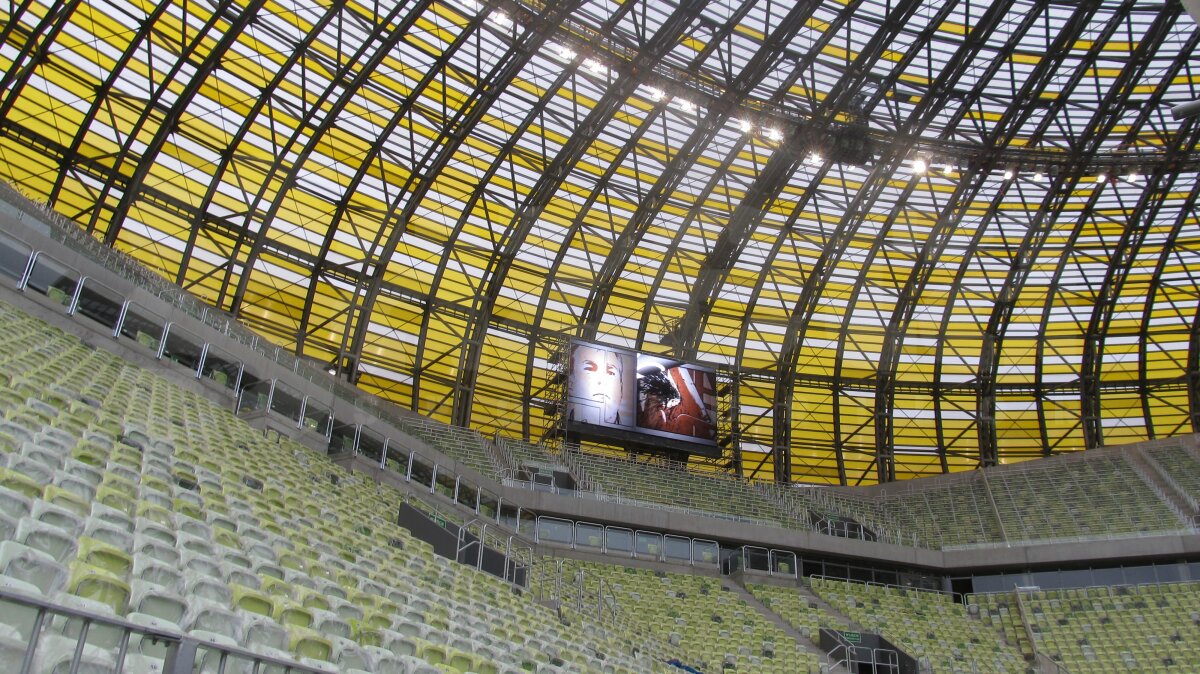 FOTO GSP vă prezintă al patrulea stadion polonez Elite pentru Euro 2012 » Bolul de chihlimbar
