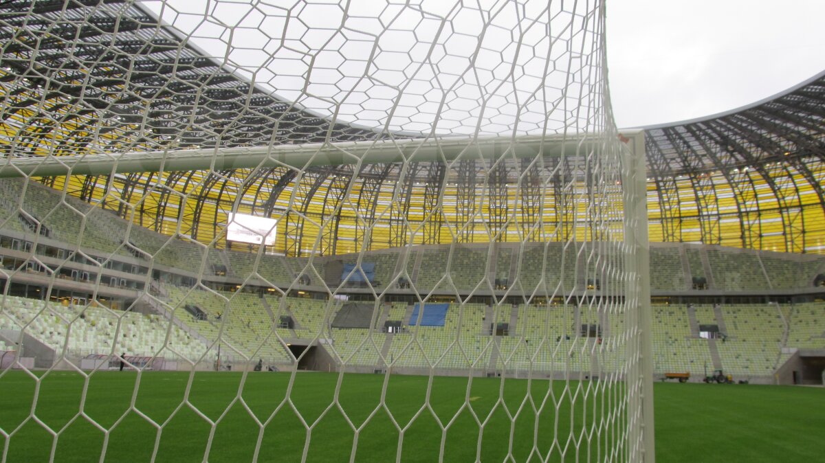 FOTO GSP vă prezintă al patrulea stadion polonez Elite pentru Euro 2012 » Bolul de chihlimbar