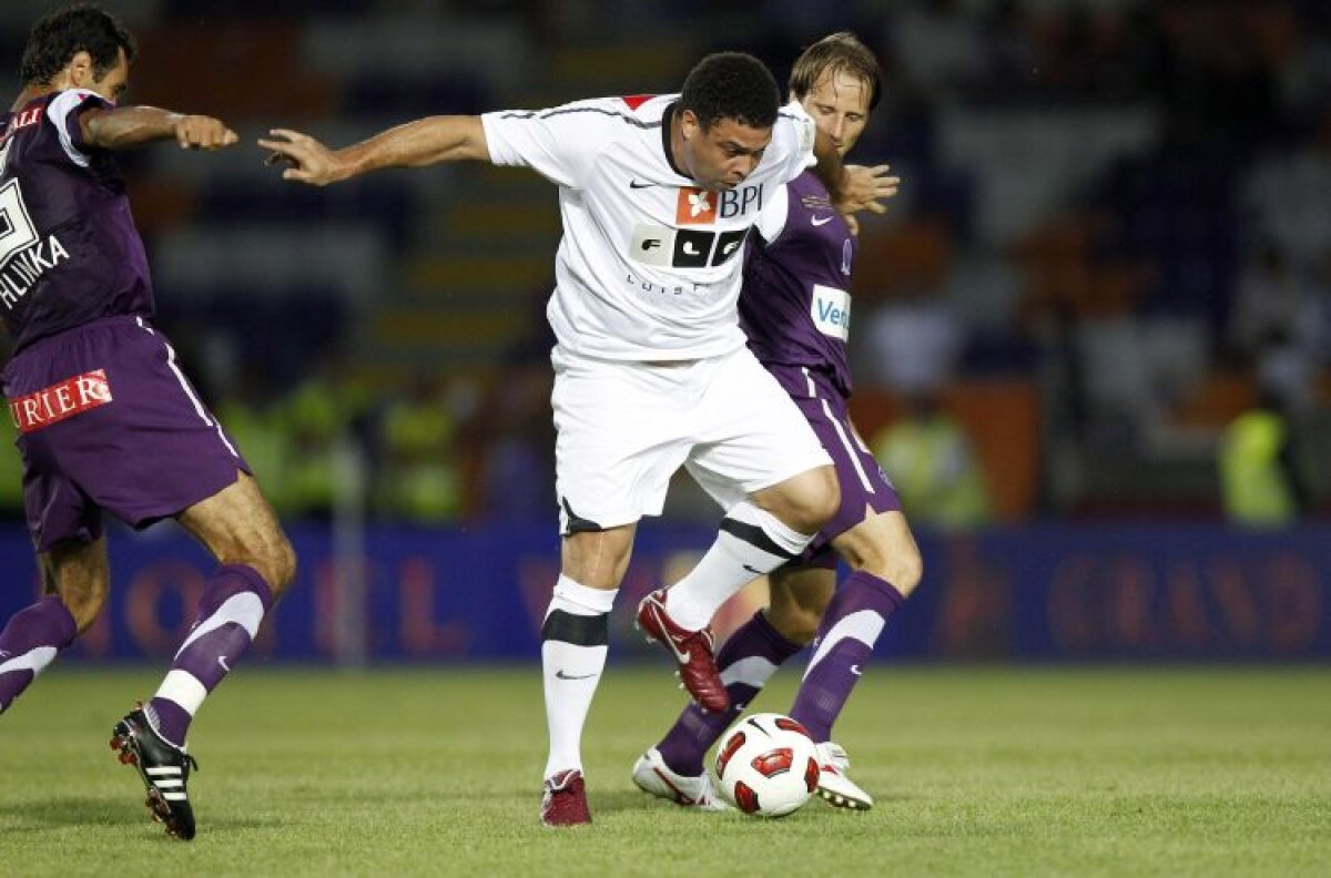 GALERIE FOTO VIDEO Austria Viena - Prietenii lui Figo 7-4. Vezi imagini de colecţie