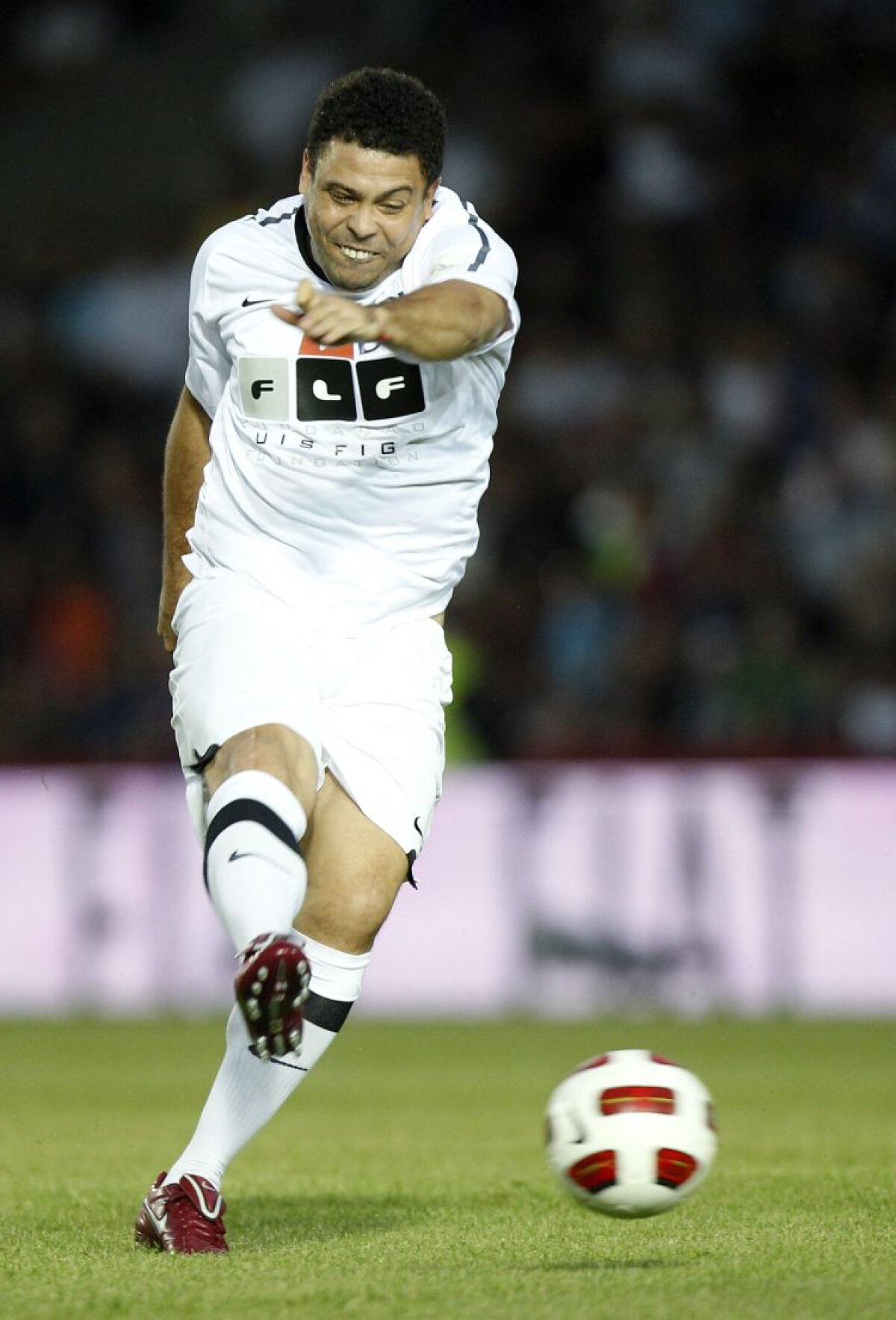 GALERIE FOTO VIDEO Austria Viena - Prietenii lui Figo 7-4. Vezi imagini de colecţie