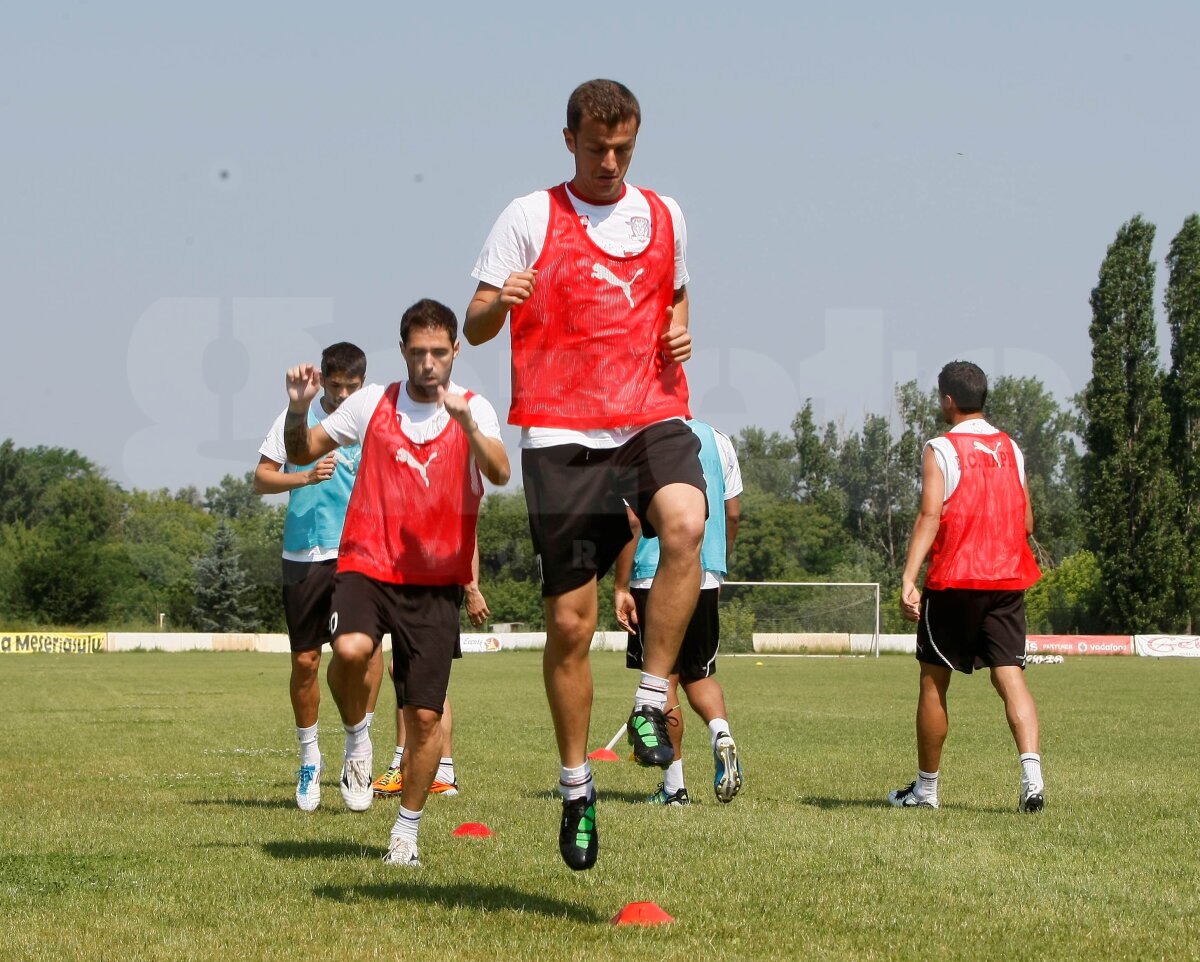 FOTO Burcă şi Creţu au făcut astăzi primul antrenament cu Rapid
