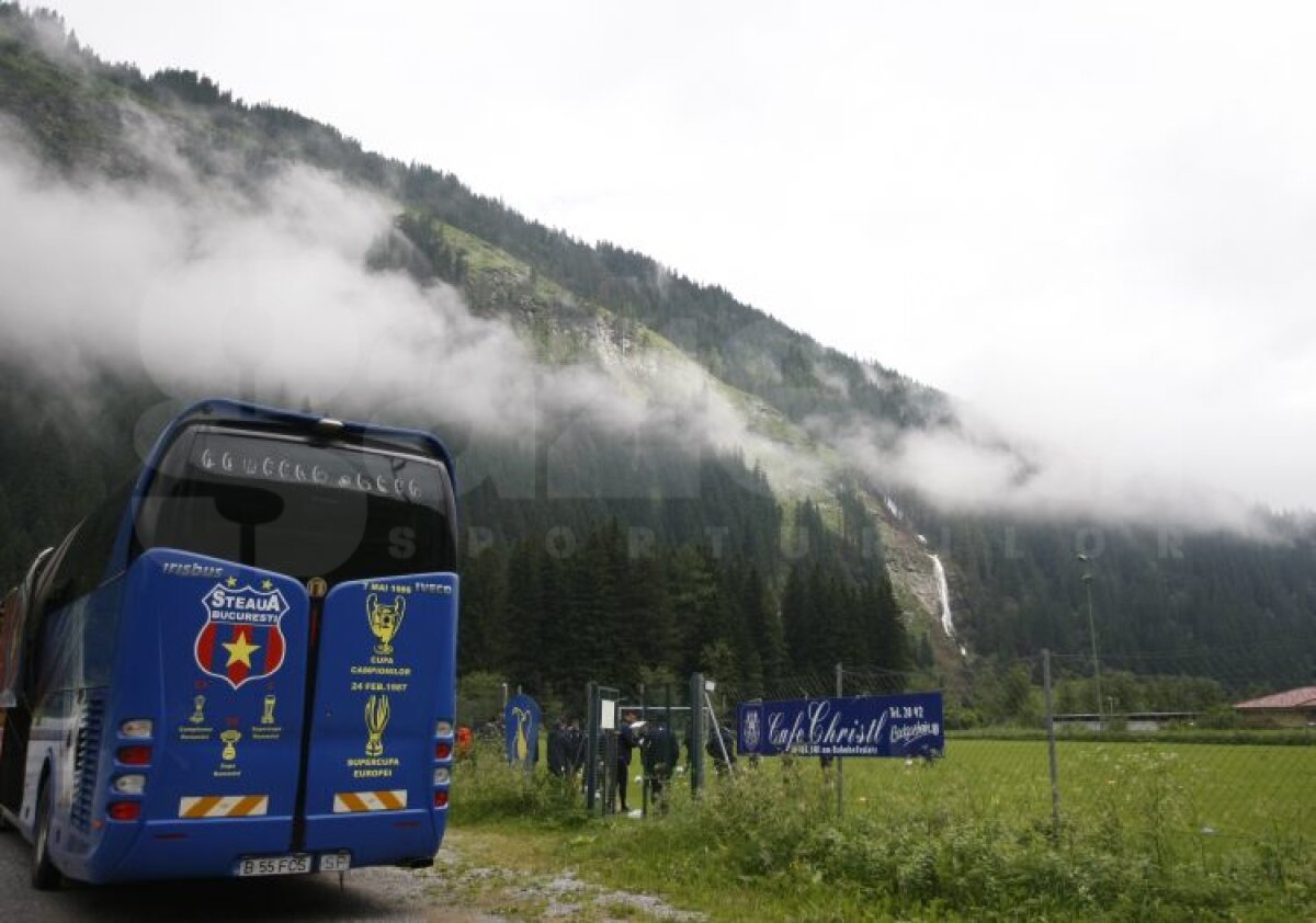FOTO Aveţi grijă! Steliştii nu se mai iartă nici între ei!