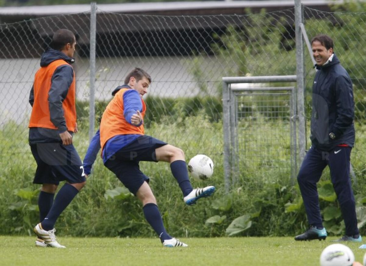 FOTO Aveţi grijă! Steliştii nu se mai iartă nici între ei!