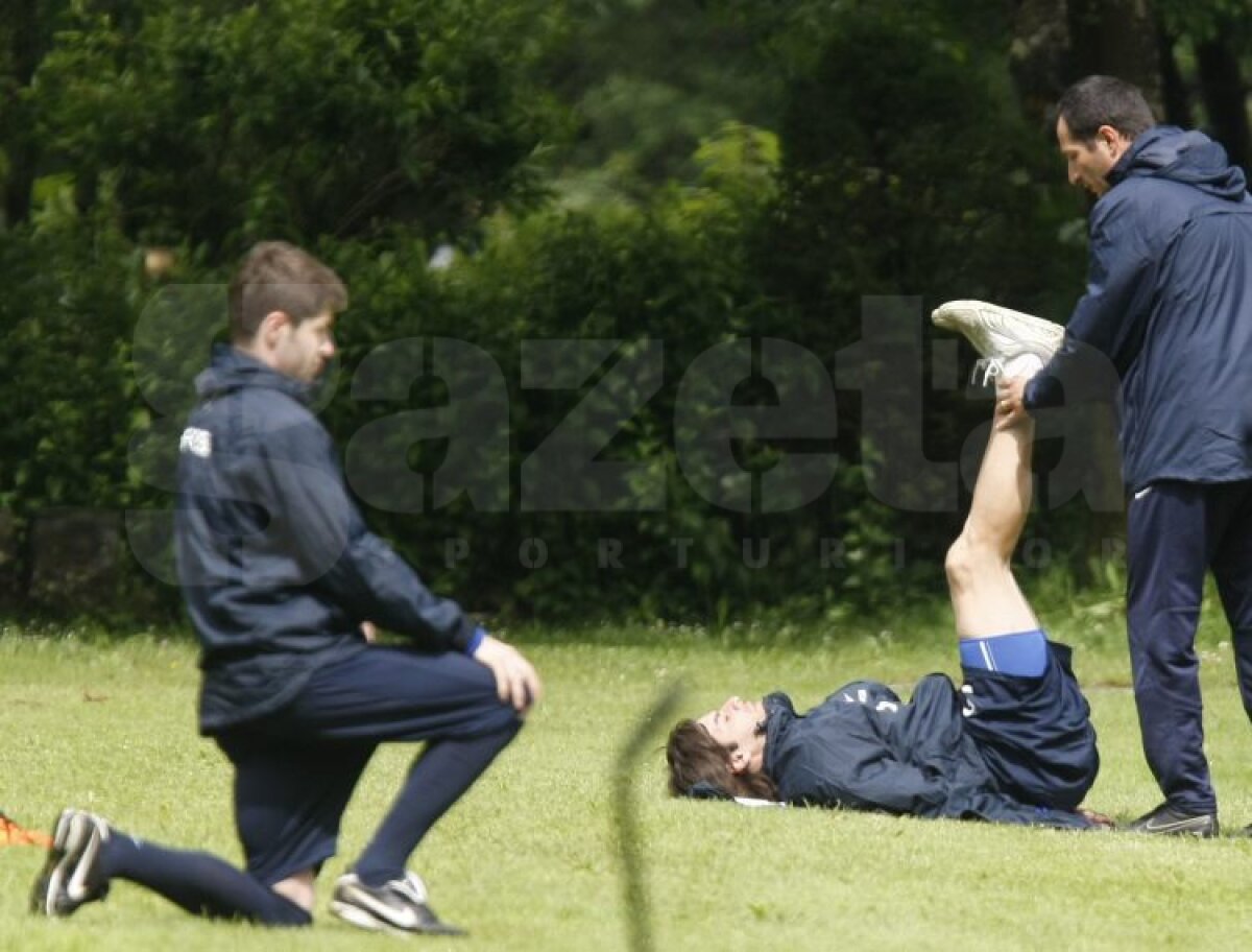 FOTO Aveţi grijă! Steliştii nu se mai iartă nici între ei!