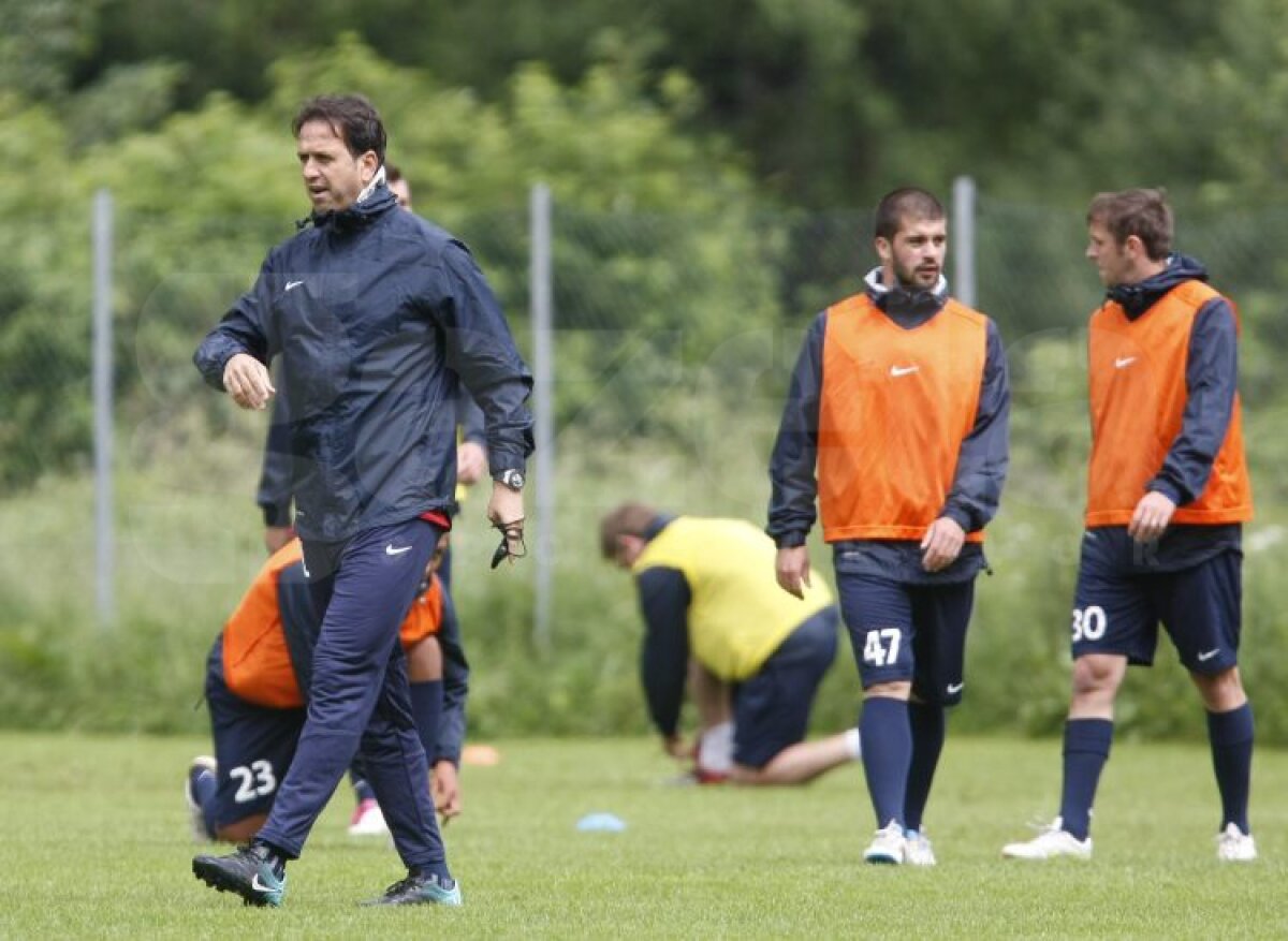 FOTO Aveţi grijă! Steliştii nu se mai iartă nici între ei!