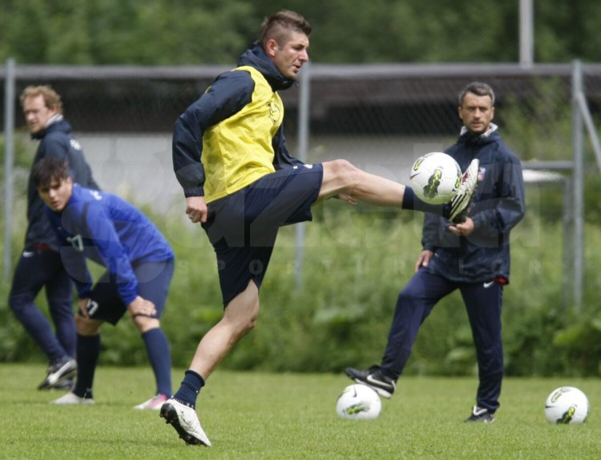 FOTO Aveţi grijă! Steliştii nu se mai iartă nici între ei!