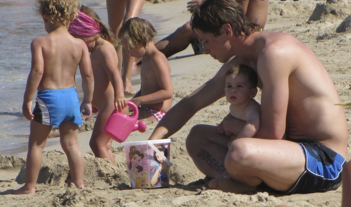 GALERIE FOTO » Torres se relaxează la Ibiza după cel mai slab sezon din carieră