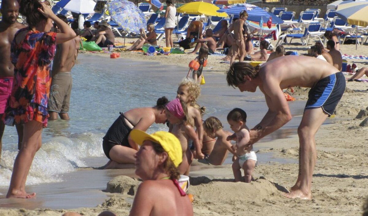 GALERIE FOTO » Torres se relaxează la Ibiza după cel mai slab sezon din carieră