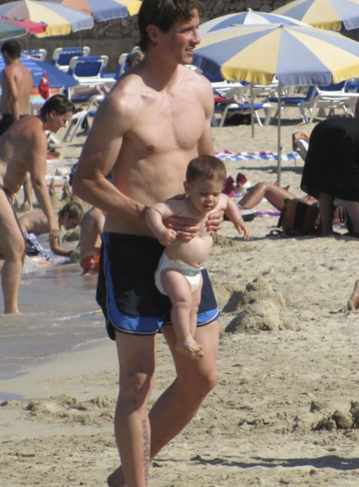 GALERIE FOTO » Torres se relaxează la Ibiza după cel mai slab sezon din carieră