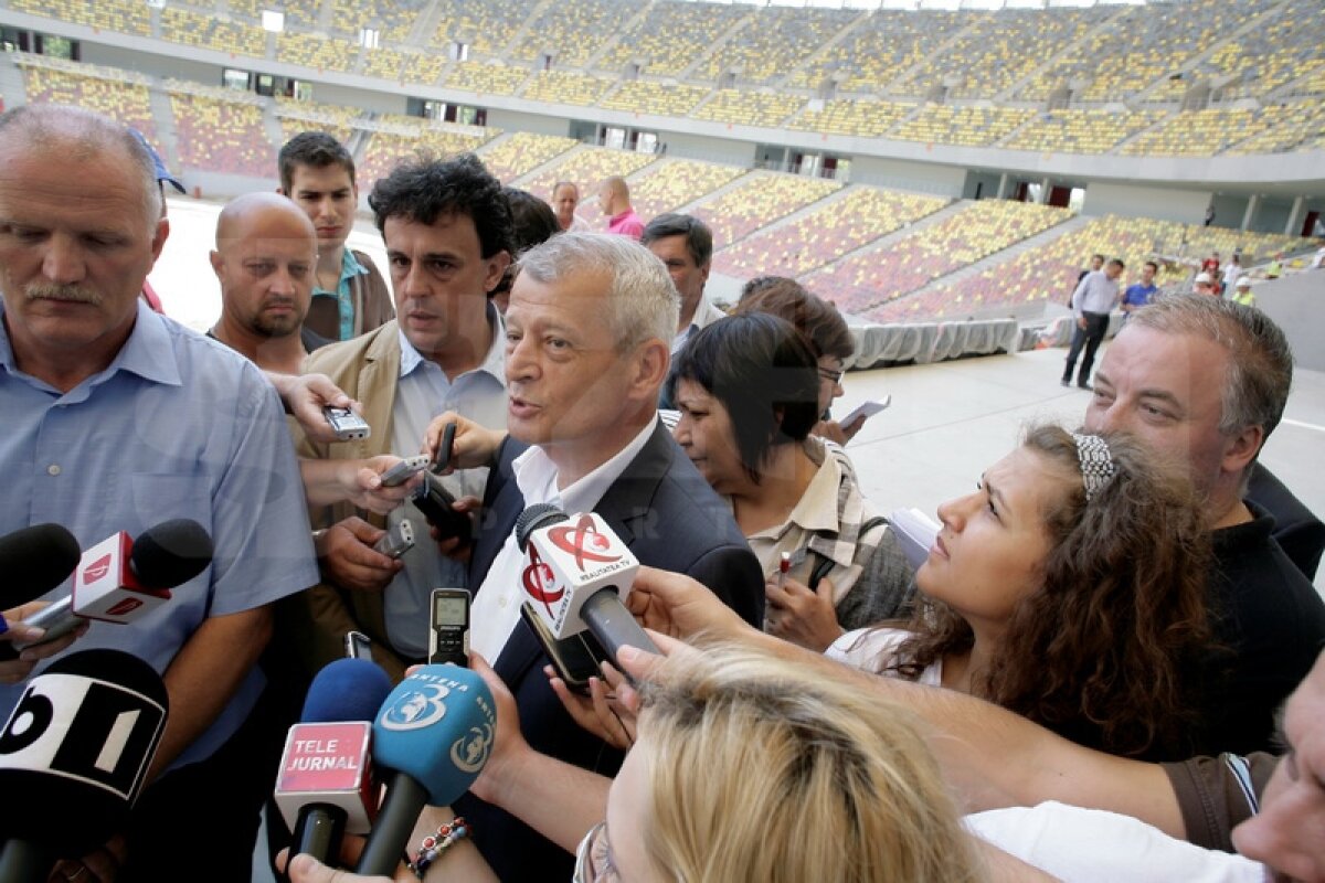 PREMIERĂ Luni e acoperit tot stadionul National Arena! Intră AICI pentru un tur virtual spectaculos