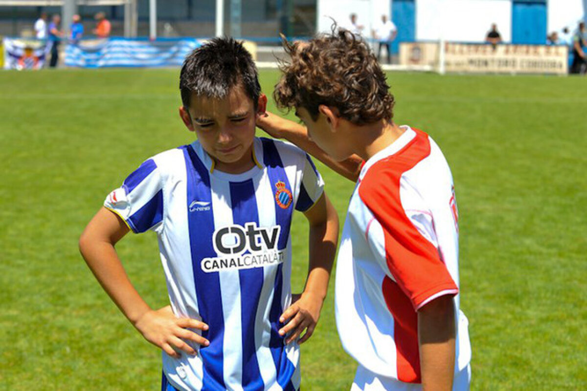 Gest impresionant al unor copii: ”Nu mai plînge, campionule!”