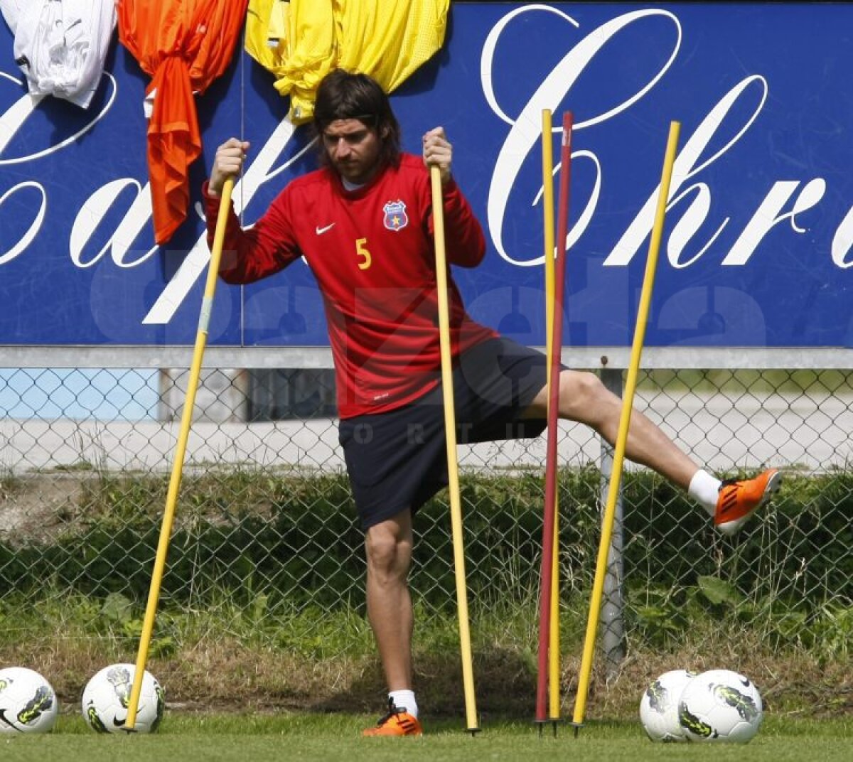 FOTO Steliştii, leşinaţi de căldură şi de antrenamentele lui Levy :S