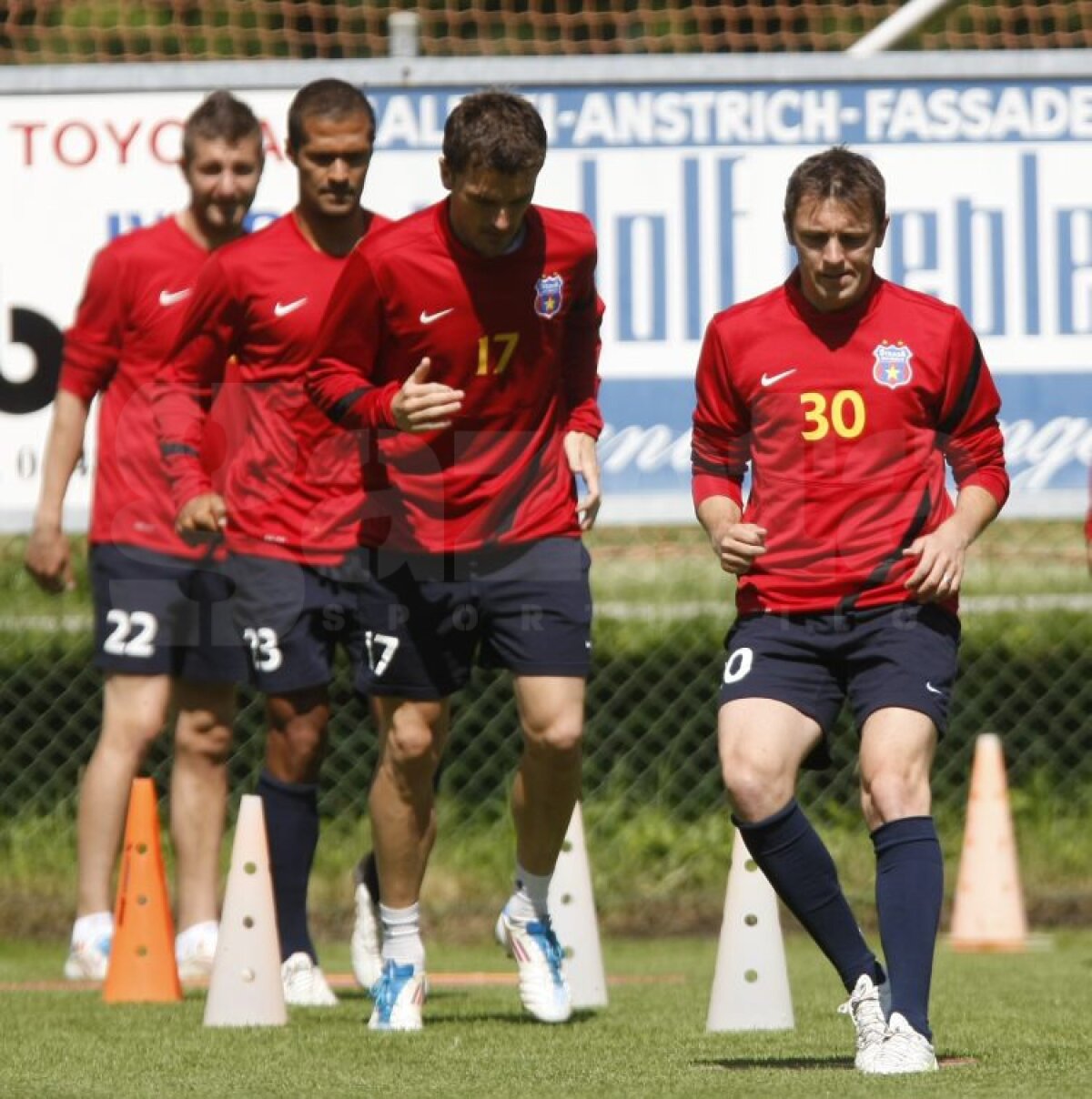 FOTO Steliştii, leşinaţi de căldură şi de antrenamentele lui Levy :S