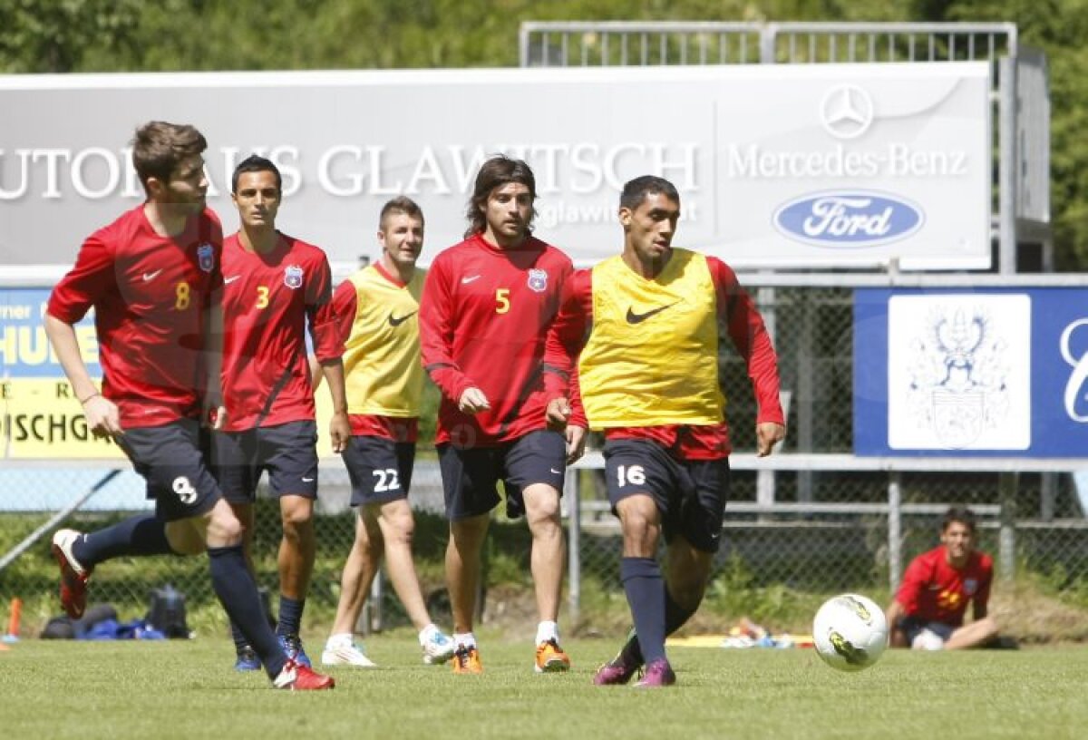 FOTO Steliştii, leşinaţi de căldură şi de antrenamentele lui Levy :S