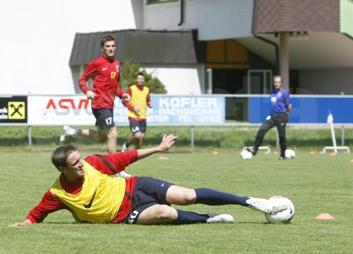 FOTO Steliştii, leşinaţi de căldură şi de antrenamentele lui Levy :S