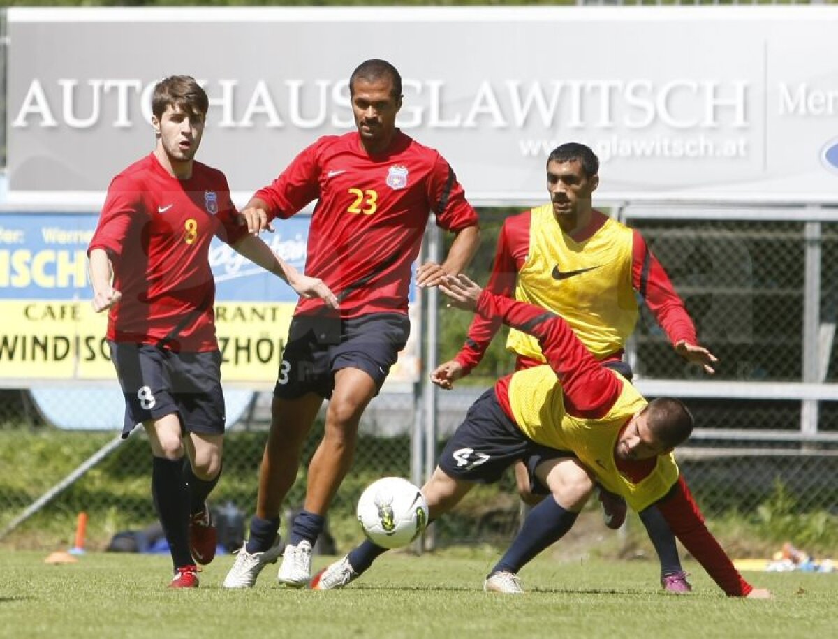 FOTO Steliştii, leşinaţi de căldură şi de antrenamentele lui Levy :S