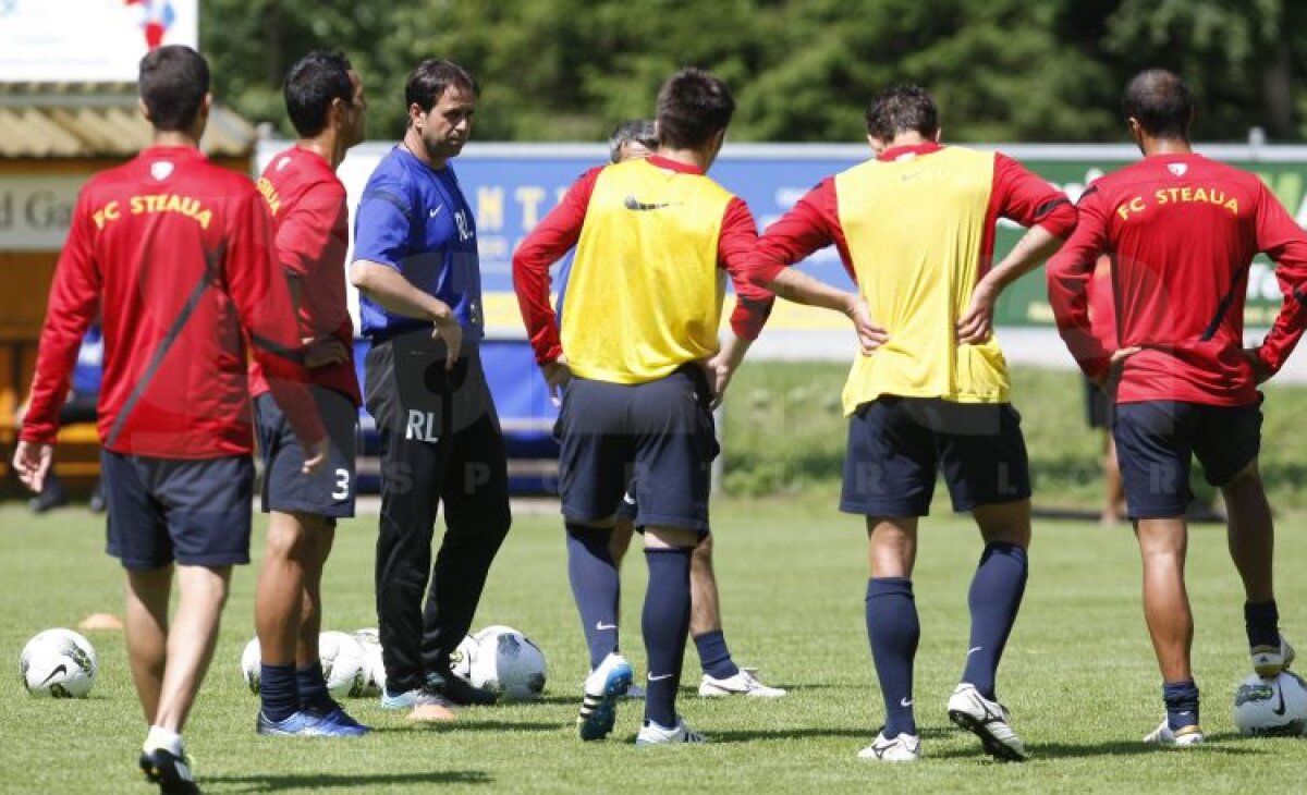 FOTO Steliştii, leşinaţi de căldură şi de antrenamentele lui Levy :S