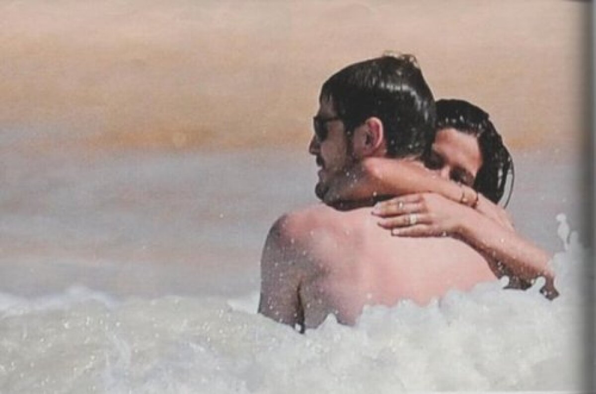 GALERIE FOTO » Casillas şi Sara Carbonero, momente romantice în valurile Atlanticului
