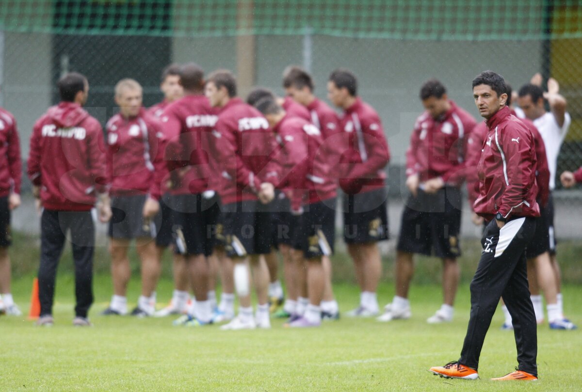 Primele imagini cu Surdu şi Alexa în tricouri alb-vişinii