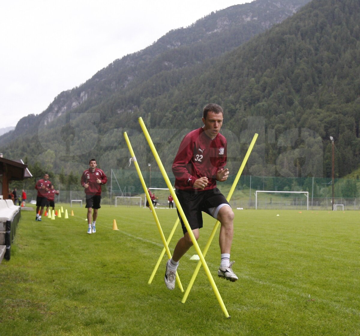 Primele imagini cu Surdu şi Alexa în tricouri alb-vişinii