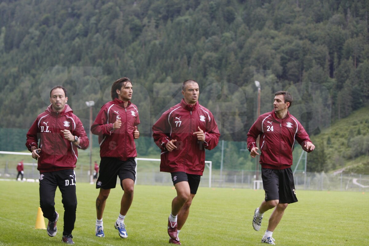 Primele imagini cu Surdu şi Alexa în tricouri alb-vişinii