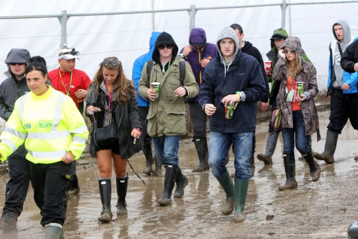 FOTO » Rivalii Carroll şi Rooney, undercover la festivalul de la Glastonbury