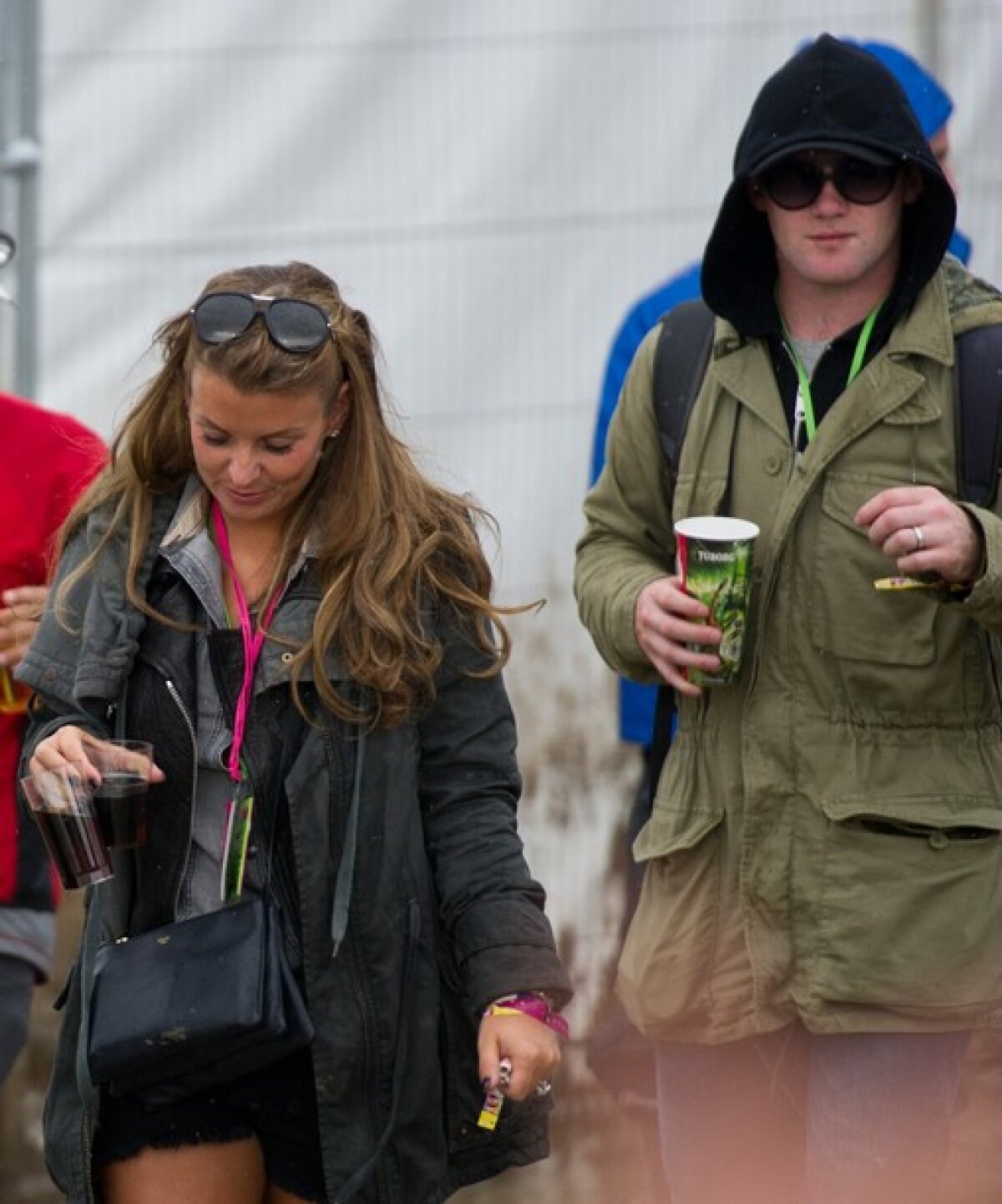 FOTO » Rivalii Carroll şi Rooney, undercover la festivalul de la Glastonbury