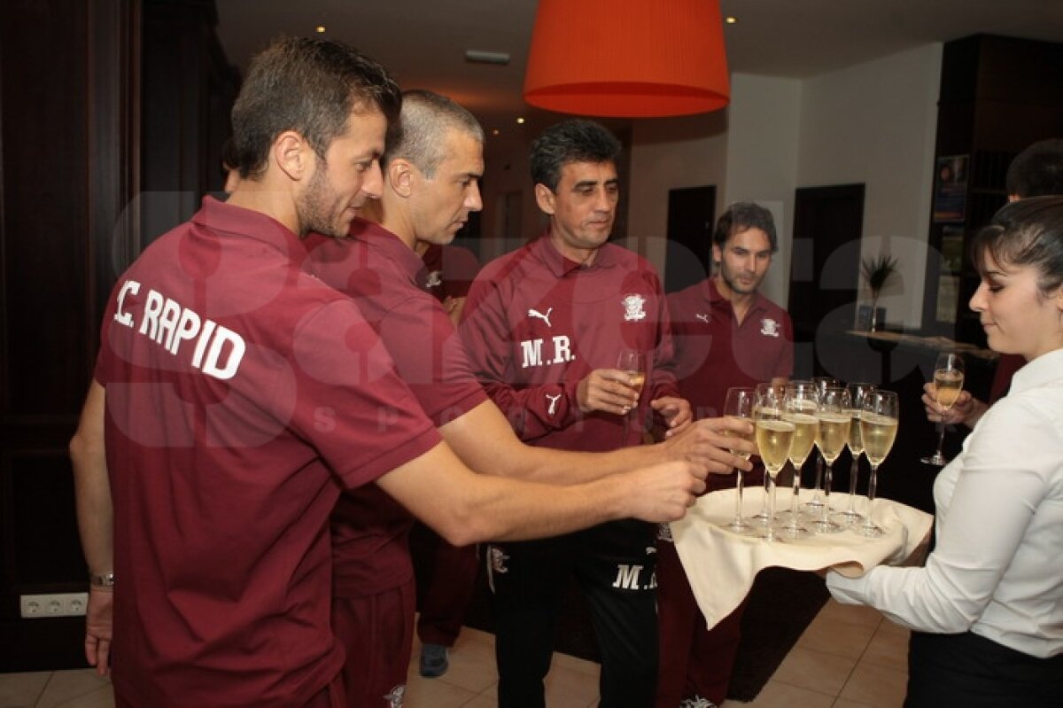 FOTO Rapidiştii au aniversat în cantonament 88 de ani de la înfiinţarea clubului