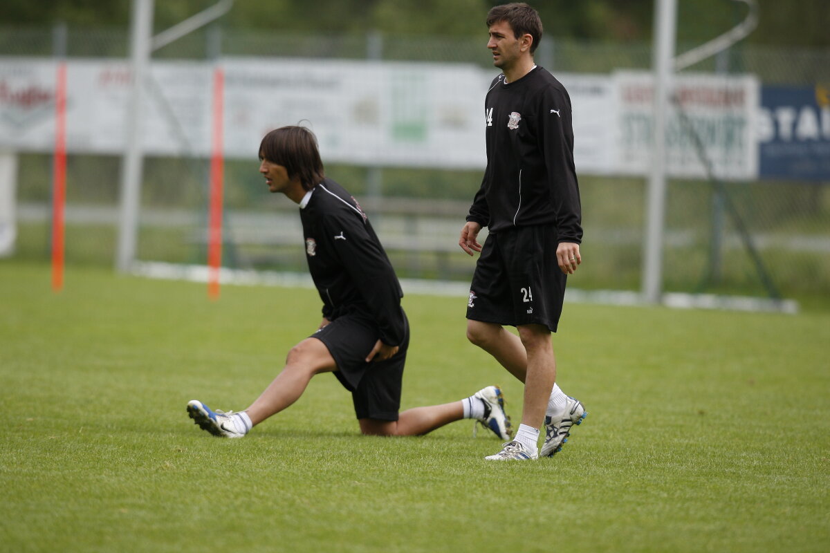 GALERIA FOTO Unii la plimbare, alţii la muncă » Alexa şi Surdu au rămas consemnaţi în sala de forţă